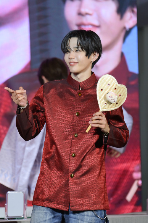 SHOTARO--3--Shopee-x-RIIZE-ODYSSEY-SWEET-CAFE--FANSIGN-EVENT.jpg
