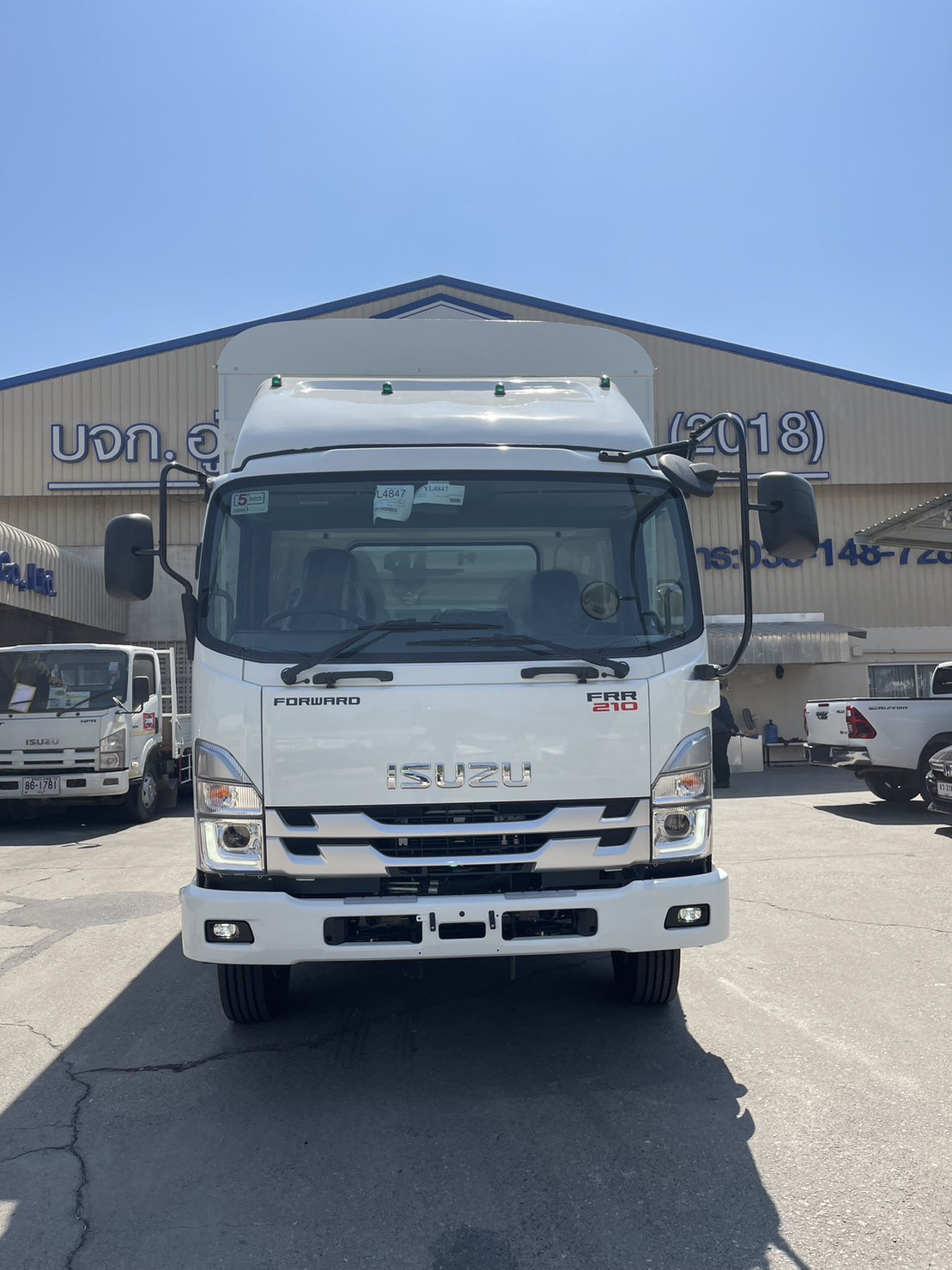 Isuzu FRR 210 ด้านหน้า