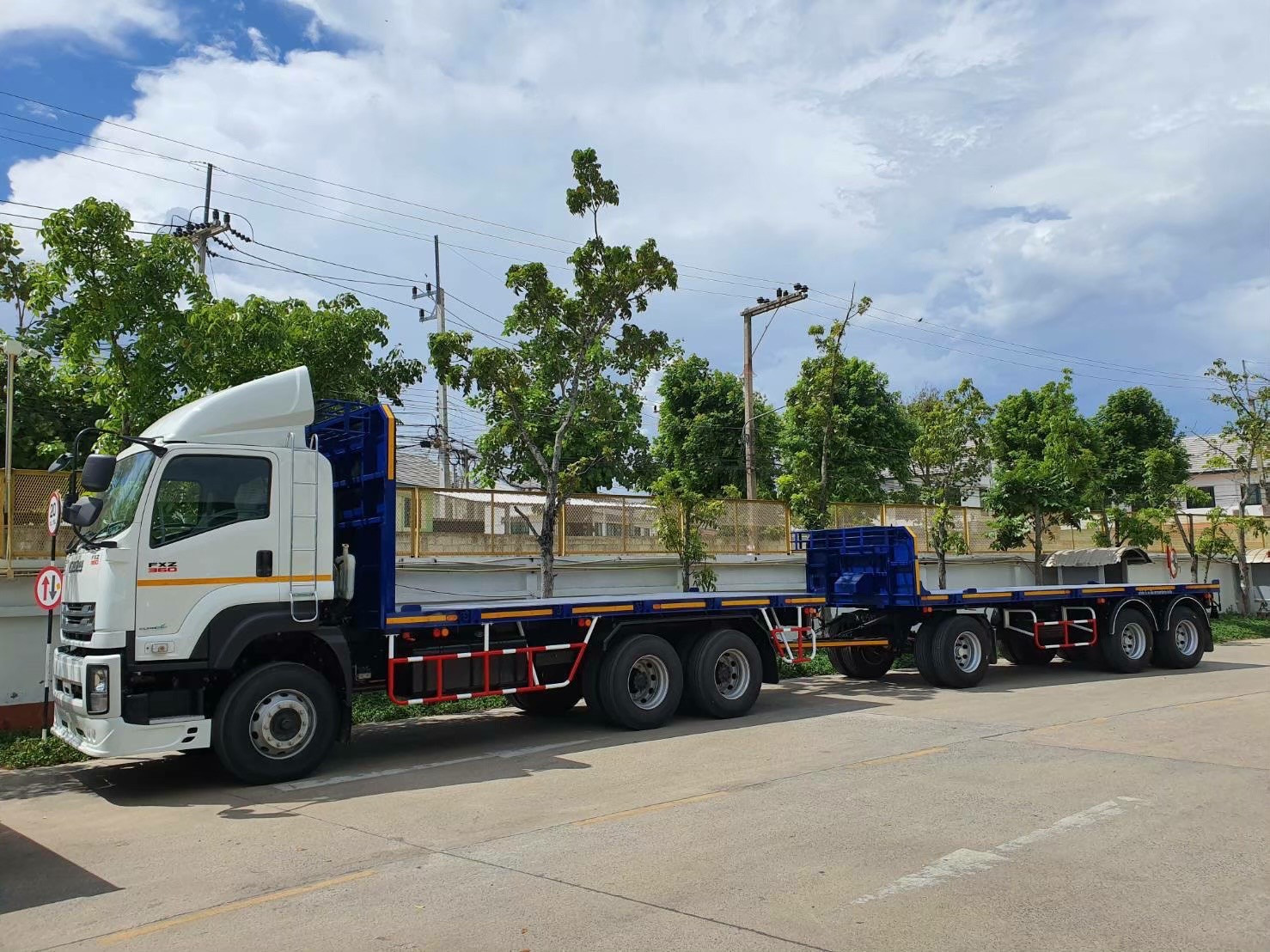รถบรรทุกพ่วง ISUZU FXZ 349 แรงม้า และลูกพ่วง Panus
