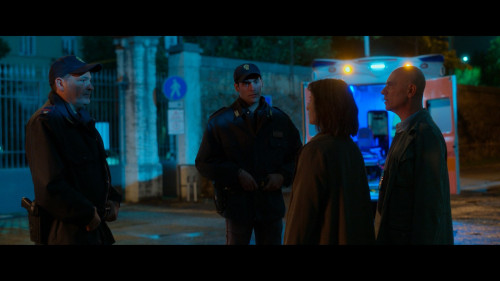 Sara.Woman.in.the.Shadows.S01E01.1080p.NF.WEB-DL.DDP5.1.H264.mkv_snapshot_03.44.566.jpg