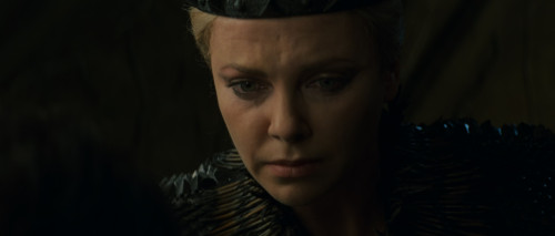 Snow.White.and.the.Huntsman.2012.2160p.HDR.iT.WEB-DL.DDP5.1.HEVC.H265Argon-.mkv_snapshot_01.53.40.941.jpg