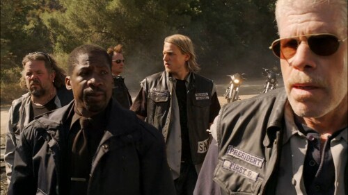 Sons.of.Anarchy.S01E01.1080p.DSNP.WEB-DL.AAC2.0.H265.mkv_snapshot_04.27.210.jpg