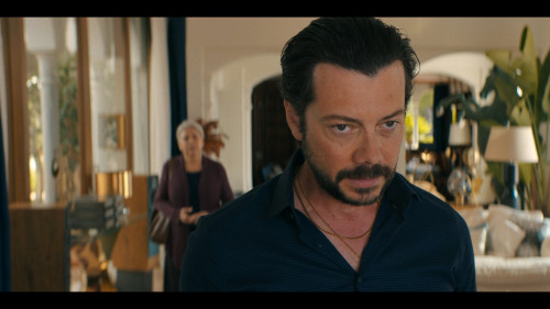 Two.Graves.S01E01.1080p.NF.WEB-DL.DDP5.1.H264.mkv_snapshot_20.00.093.jpg