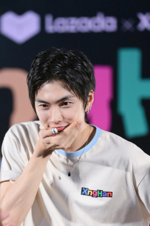 XngHan--21--Lazada-x-XngHan-BD--FANSIGN-EVENT.jpg