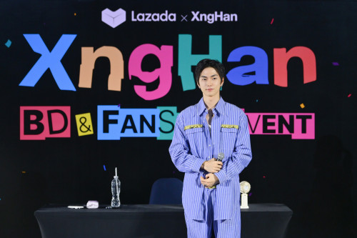 XngHan--5--Lazada-x-XngHan-BD--FANSIGN-EVENT.jpg