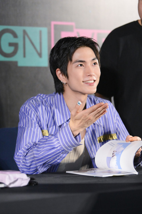XngHan--8--Lazada-x-XngHan-BD--FANSIGN-EVENT.jpg