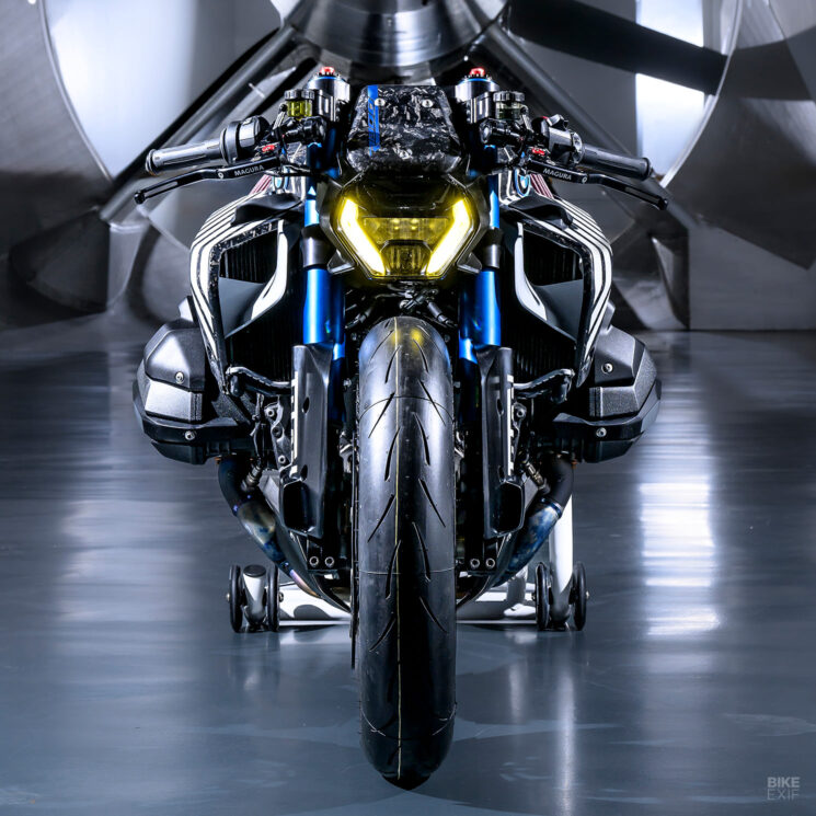 custom bmw r 1300 r 1 745x745