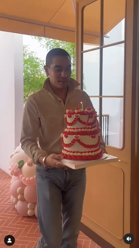 gal 9769738 20250325084055 77b4c05