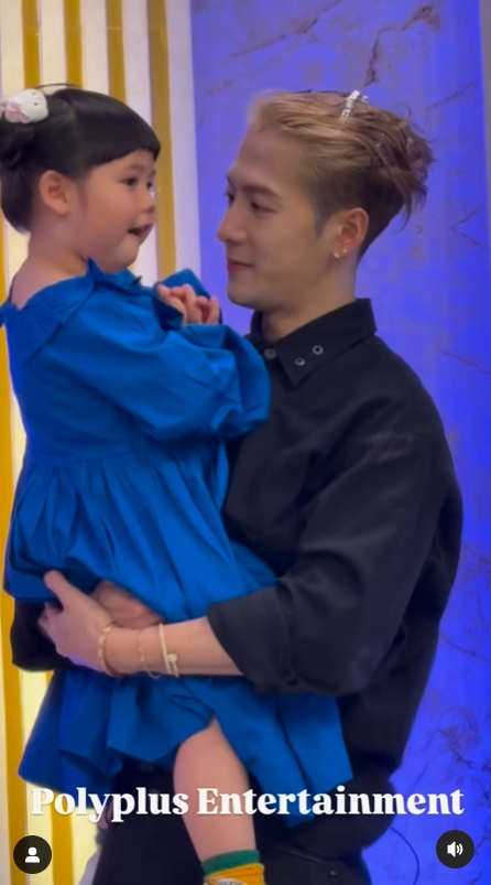 gal 9780778 20250424040649 38d7a75