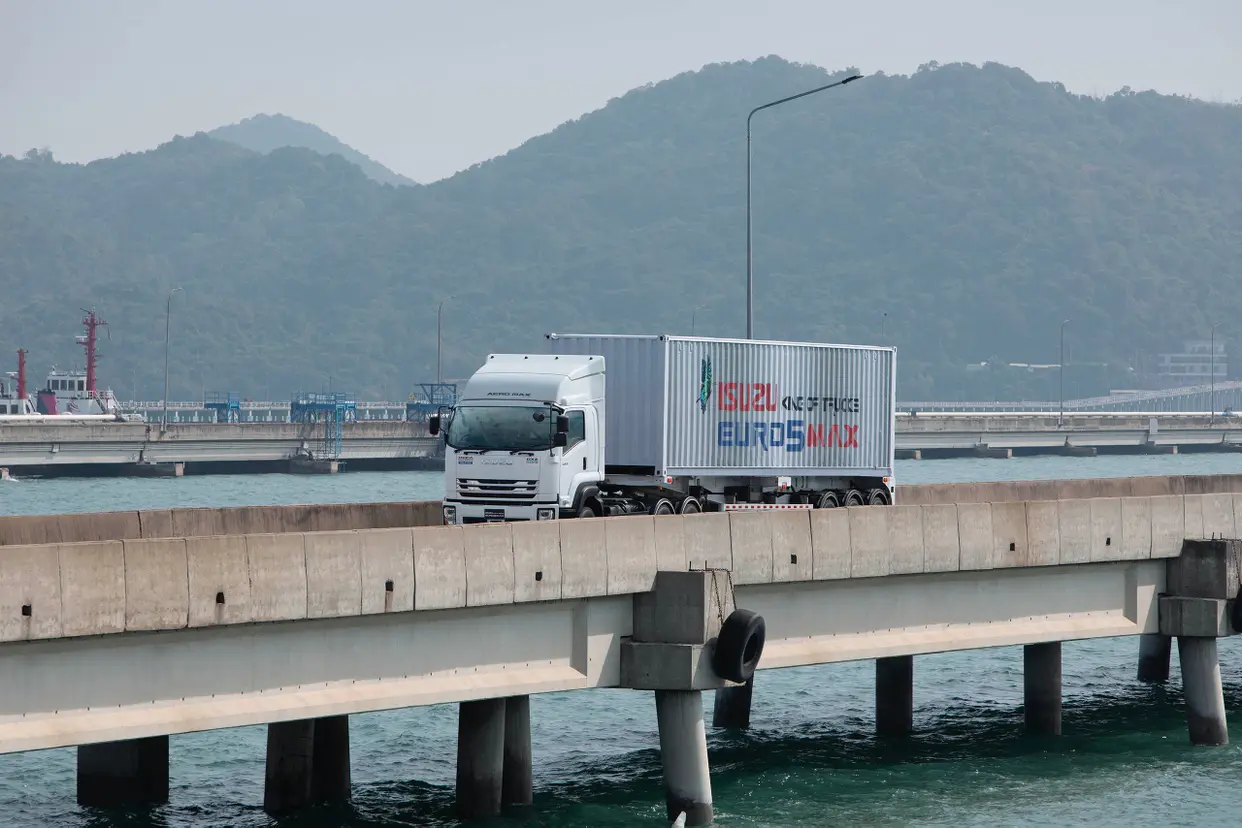 ห้องโดยสาร ISUZU GXZ