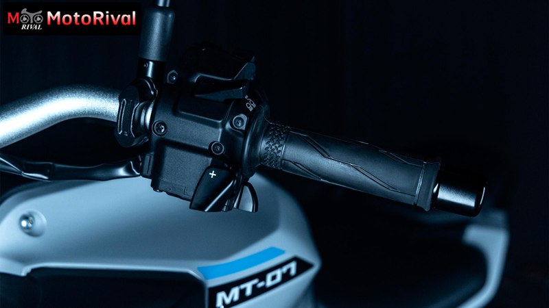 honda cb650r vs yamaha mt 07 002