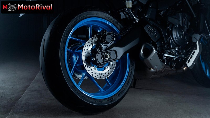 honda cb650r vs yamaha mt 07 008