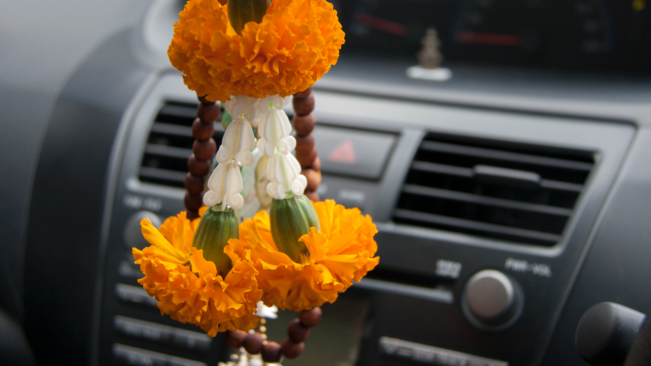 .คาถาไหว้แม่ย่านางรถ พร้อมวิธีไหว้ที่ถูกต้องด้วยธูป 9 ดอก.