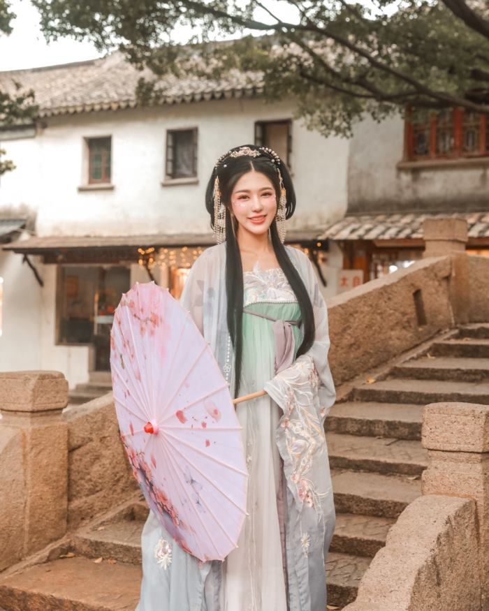 ticha.louktarn 3446097571033844348's2024 10 10 21.27.638 story